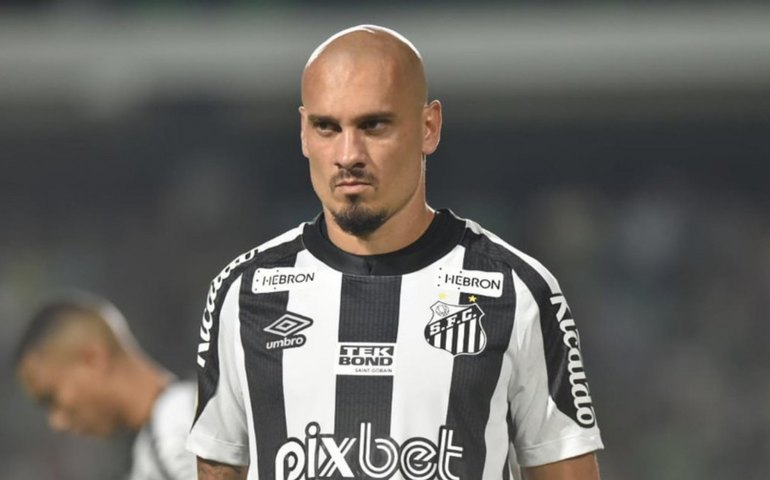 Maicon avança na transição, mas deve continuar como desfalque no Santos