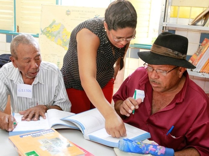 Secretaria de Educação prorroga inscrições para seleção de alfabetizadores