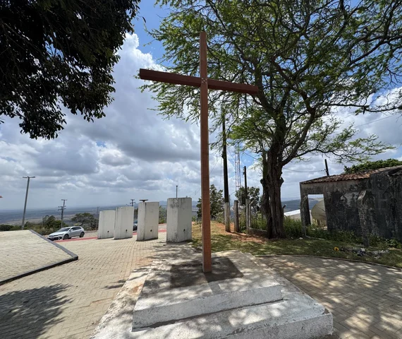 Cruzeiro da Serra do Goiti é substituído após 137 anos em Palmeira dos Índios; peça original será preservada em museu