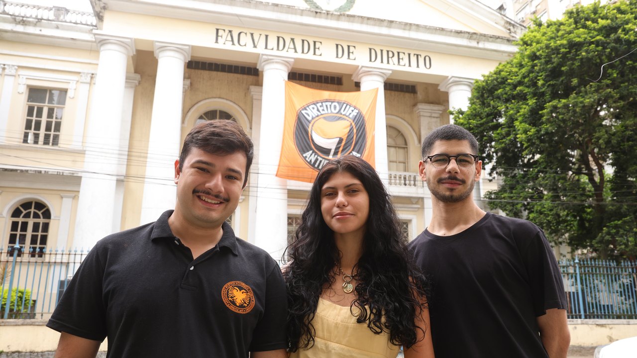 Ato de estudantes da UFF impulsiona mobilização por apoio a Lula