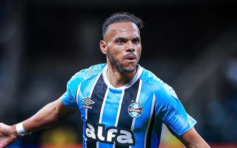 Braithwaite renova com o Grêmio até 2027: 'Me sinto em casa aqui e quero continuar ajudando'