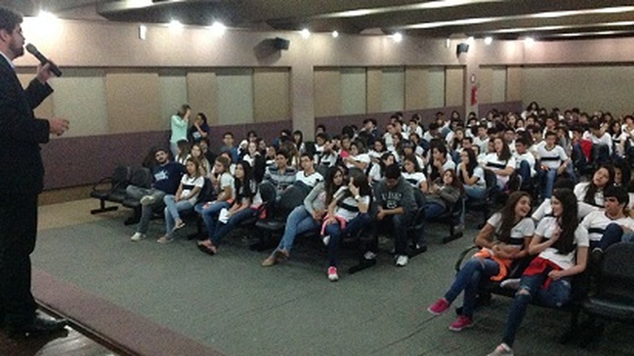 Eleitor Jovem: Palestra em escola particular encerra ações de 2013
