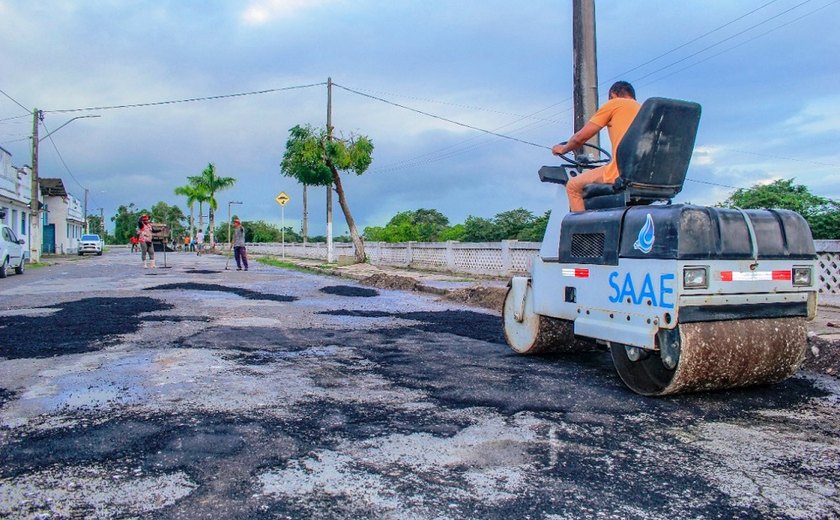Prefeitura de Penedo recupera pavimentação da Rodovia Mário Freire Leahy