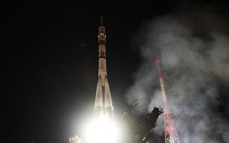 Nave espacial Soyuz MS-26 deixa Estação Internacional com cosmonautas da Rússia e dos EUA