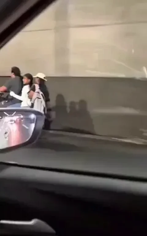 Homem é flagrado carregando três crianças em moto elétrica no Rio de Janeiro