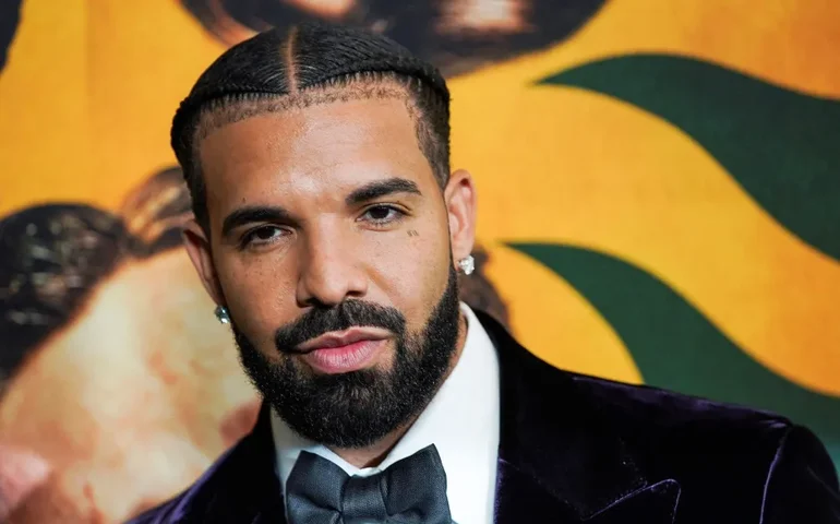 Drake cancela show no dia da apresentação no Lollapalooza 2023; Skrillex ocupa seu lugar