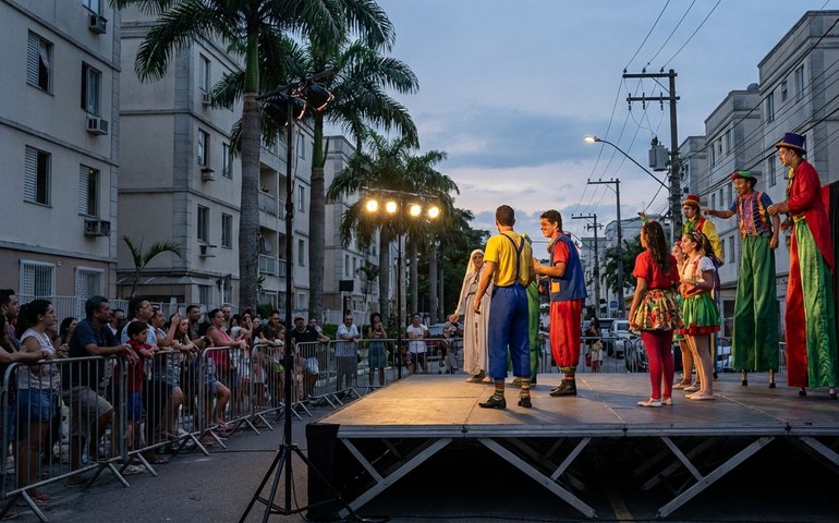 Auto de Natal com trupe circense anima programação natalina no Recreio dos Bandeirantes