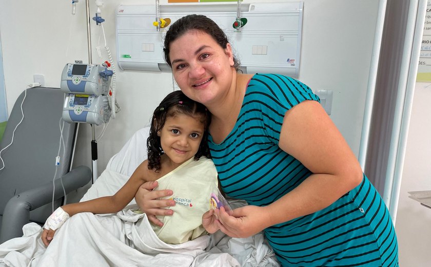Hospital da Criança de Alagoas realiza ação em homenagem às mães acompanhantes e servidoras da unidade