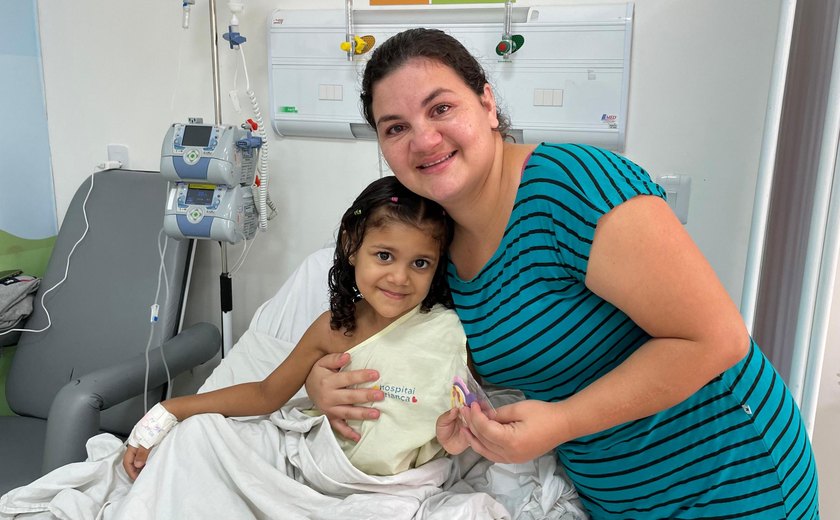 Hospital da Criança de Alagoas realiza ação em homenagem às mães acompanhantes e servidoras da unidade