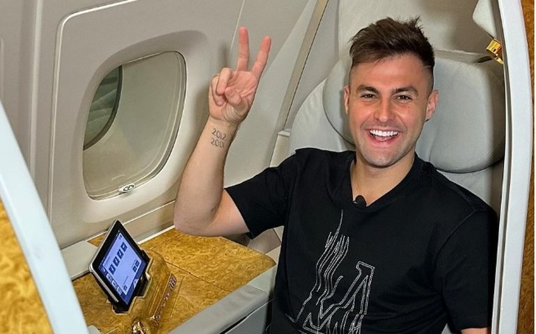 Rezende mostra luxo em voo a partir de R$ 90 mil: 'pequena bagatela'