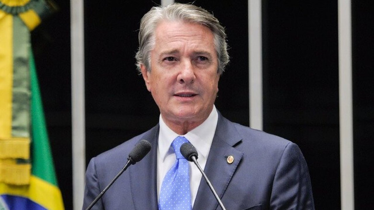 Collor critica: “Governo de Alagoas acionou STF contra redução do preço dos combustíveis”