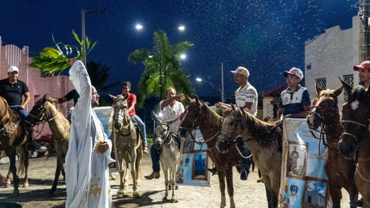 Cavalgada marca início da festa de Nossa Senhora do Ó em Traipu
