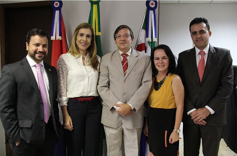 João Luiz Lessa recebe visita da presidente da OAB/AL, Fernanda Marinela