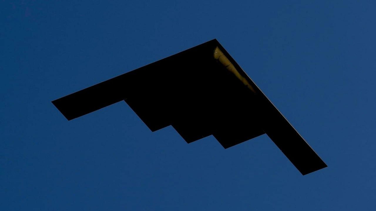 EUA testam míssil antinavio LRASM lançado por bombardeiro B-2 no Pacífico