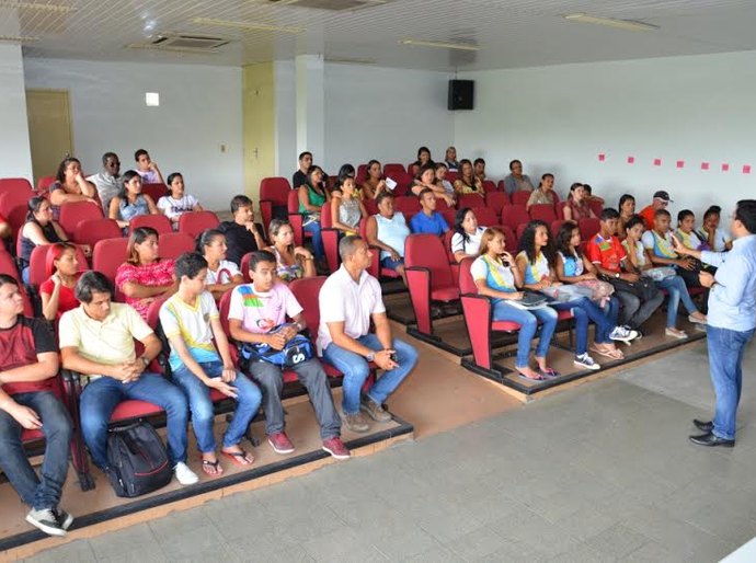 Voluntários do Revezamento da Tocha participam de reunião em São Miguel