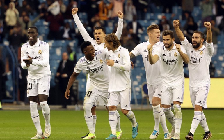 Real Madrid vence Valencia nos pênaltis e avança à final da Supercopa da Espanha
