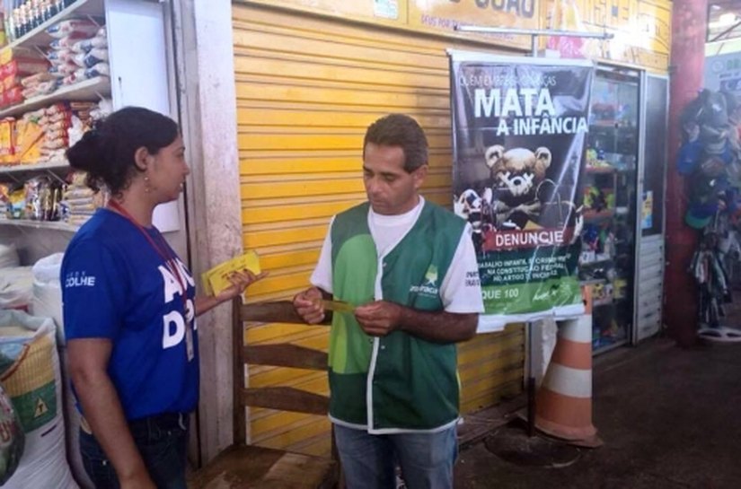 Combate ao trabalho infantil sensibiliza comerciantes em Arapiraca