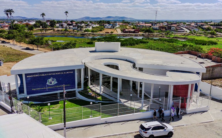 Restrições judiciais são impostas a homem por ameaças a diretora de escola em Palmeira