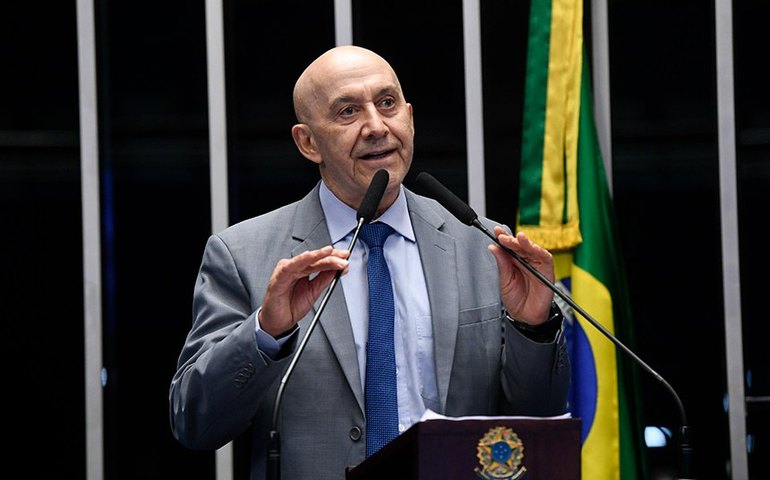 Confúcio Moura defende investimento a longo prazo em educação