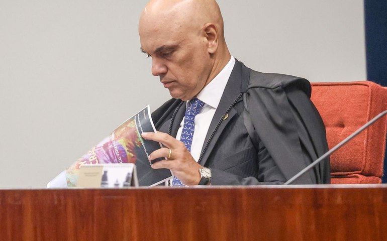 Moraes abre ação contra Flávio Bolsonaro por suposta calúnia a Lula