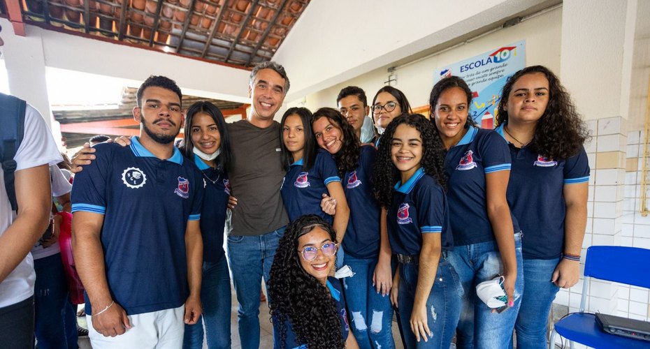Rafael Brito propõe Pé-de-Meia para todos os alunos do ensino médio público