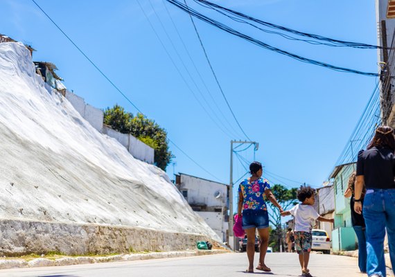 Brota na Grota leva serviços à população de quatro bairros de Maceió
