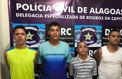 Polícia prende em flagrante quatro homens na Feira do Rato