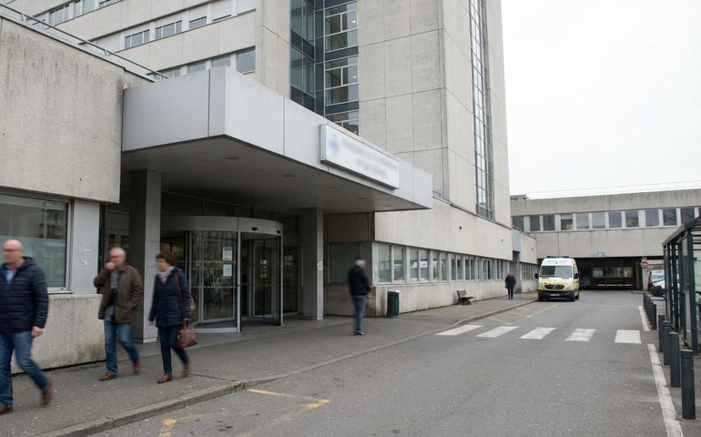 Mulher é baleada em São Gonçalo e projétil fica alojado na coluna