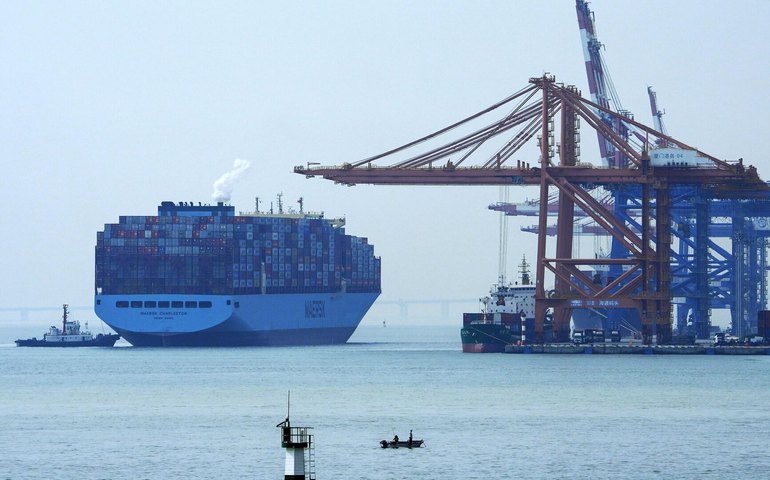 Empresas correm de navios com vínculo chinês para evitar sanções dos EUA, diz mídia
