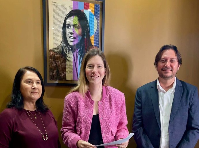 “O piso da Farmácia está cada vez mais perto”, anuncia deputada Cibele Moura, ao lado de conselheiros federais