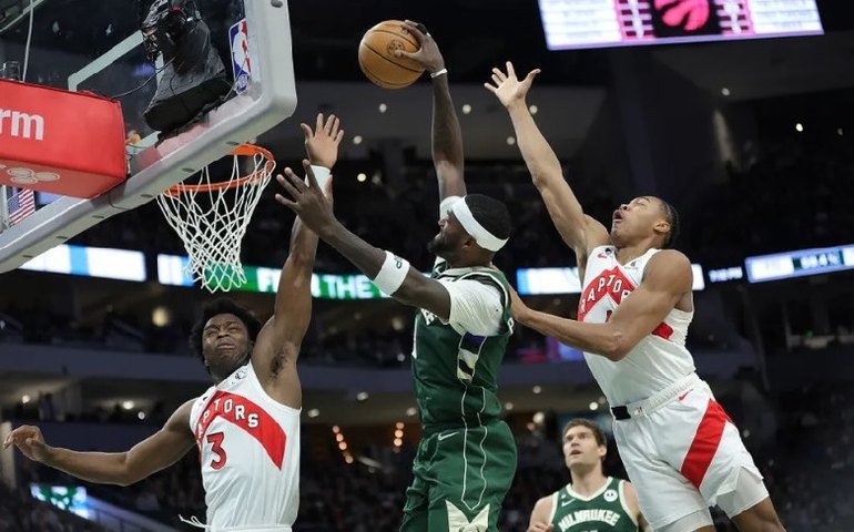 Bucks brilham sem Antetokounmpo, vencem Raptors e esquentam briga na NBA