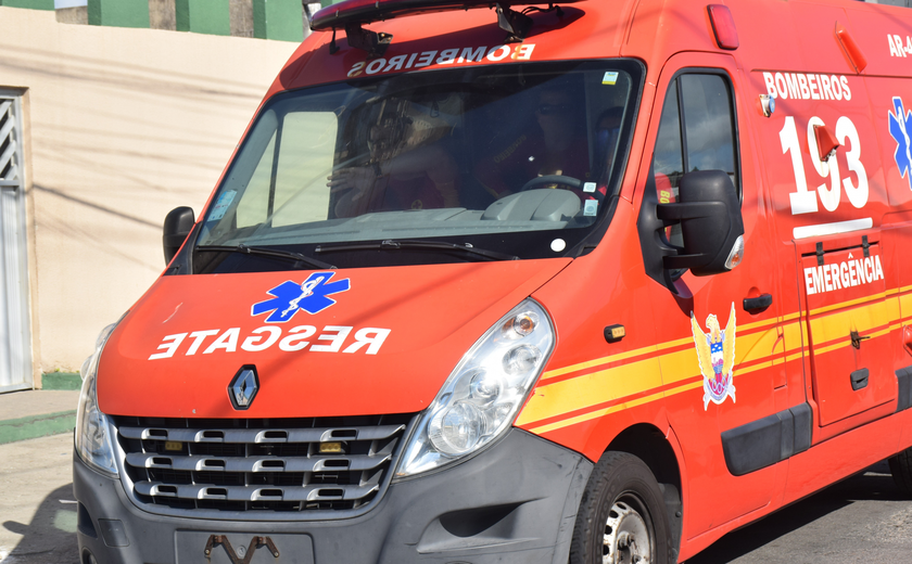 Corpo de Bombeiros resgata vítima de colisão de carro com patinete em Rio Largo