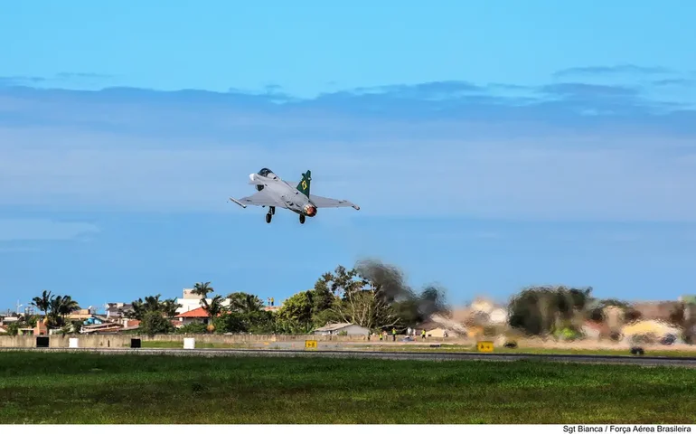 Caça da FAB cai durante voo de treinamento no Rio Grande do Norte
