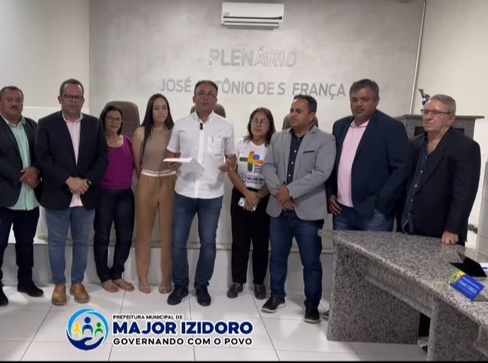 Prefeito Theobaldo entrega na Câmara projeto de lei que institui piso da Enfermagem em Major Izidoro