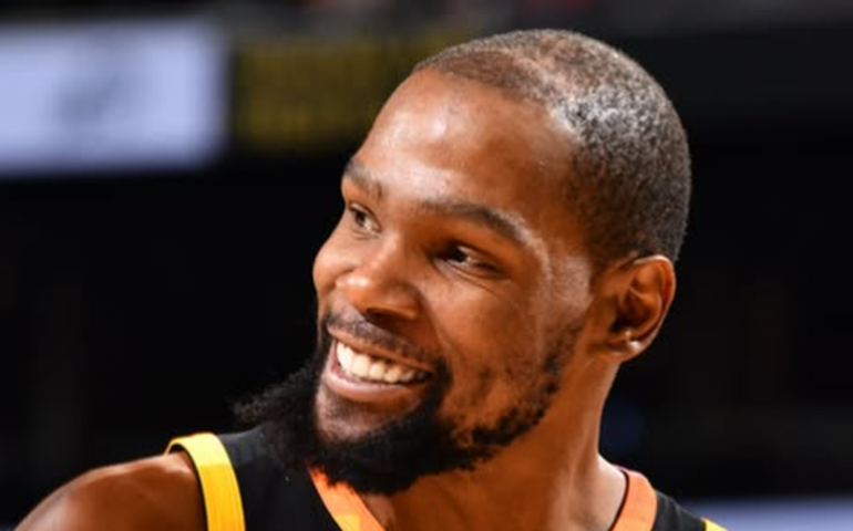 Durant alcança marca especial na NBA, mas Suns perdem dos Grizzlies em casa