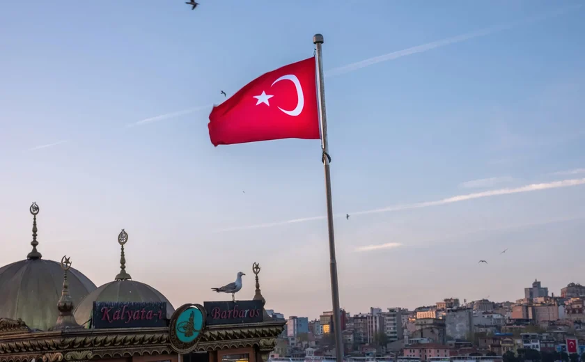 Turquia ataca curdos na Síria e no Iraque