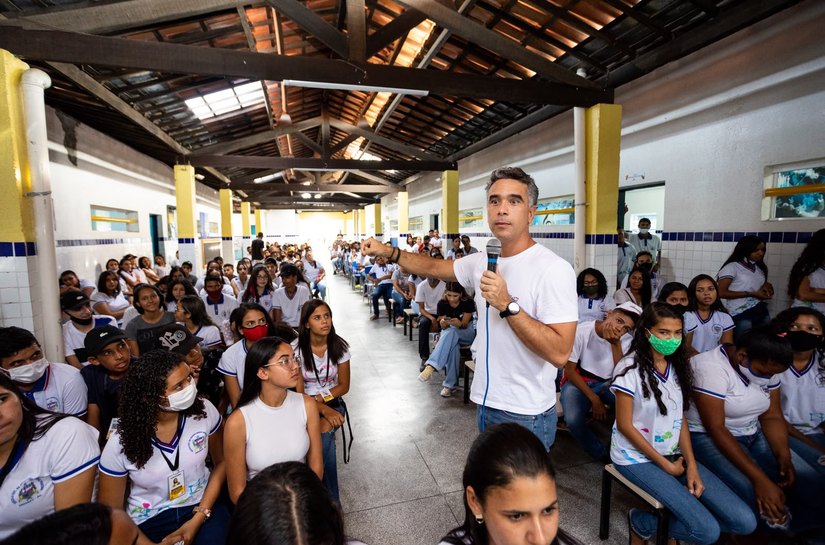 Rafael Brito apoia lei que proíbe venda e publicidade de cigarros eletrônicos no Brasil