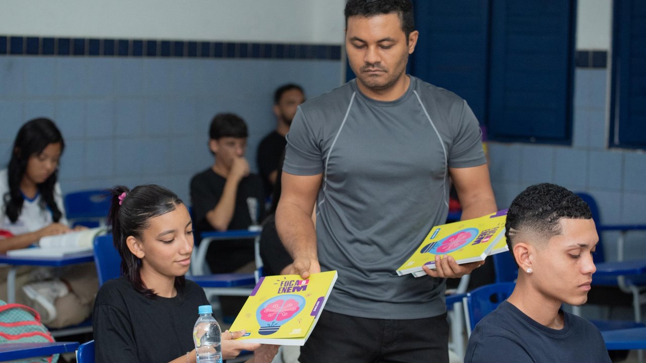 Duzentas e quarenta e duas escolas estaduais mobilizam estudantes para simulado do Enem