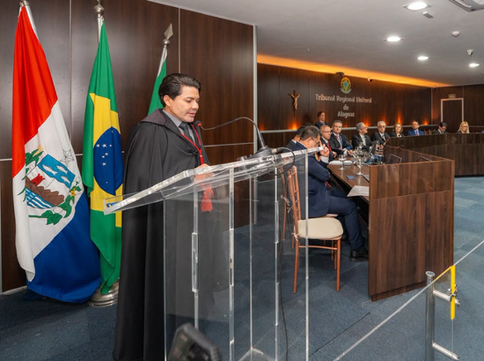 Juiz Hélio Pinheiro toma posse como desembargador eleitoral do TRE/AL