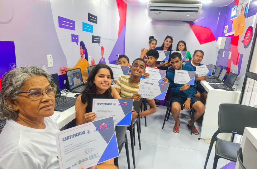 Caminhões-escola do Tech Massa chegam a novos bairros de Maceió com cursos gratuitos
