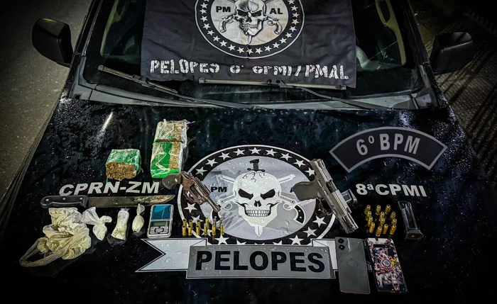 Armas, drogas e munições foram apreendidas e encaminhadas à DRACCO Armas, drogas e munições foram apreendidas e encaminhadas à DRACCO
