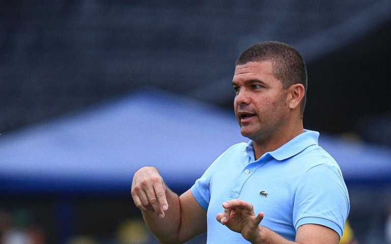 Técnico Umberto Louzer pede equilíbrio para Guarani reagir após dura derrota