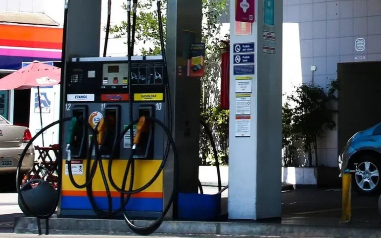 Preços dos combustíveis: Governo do Brasil institui plantão para apoiar ações de Procons de todo país