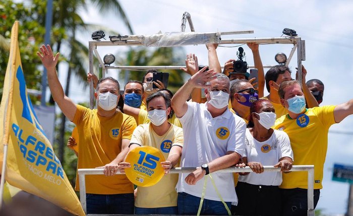 Renan Filho durante carreata com o então candidato à prefeitura Alfredo Gaspar