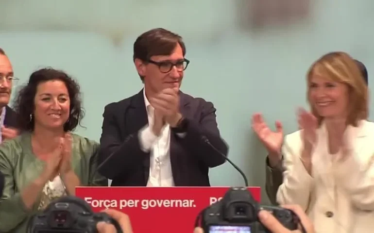 Socialistas vencem eleições regionais na Catalunha e independentistas perdem maioria após uma década