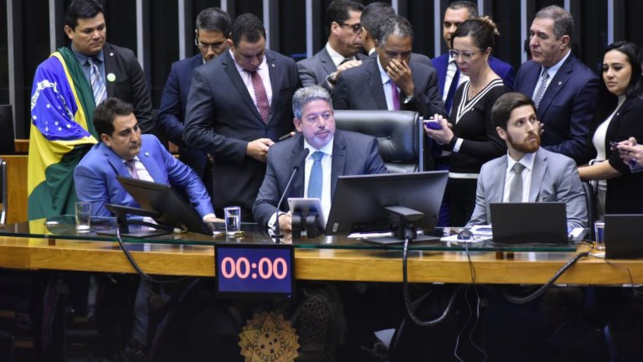 Projeto das fake news tem urgência aprovada e irá a voto na próxima terça