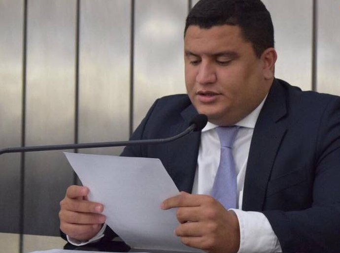Marquinhos Madeira pede iluminação em trecho que liga Ponte Divaldo Suruagy ao viaduto da Praia do Francês