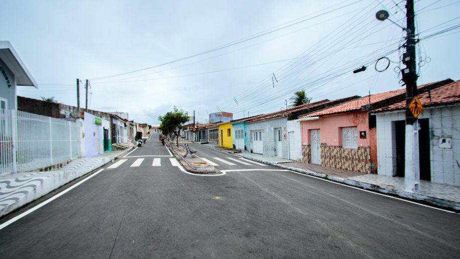 Governo de AL entrega vias pavimentadas e autoriza construção de ginásio poliesportivo em Palestina