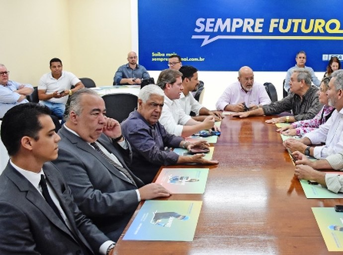Parlamentares conhecem estrutura de formação de mão de obra da Indústria