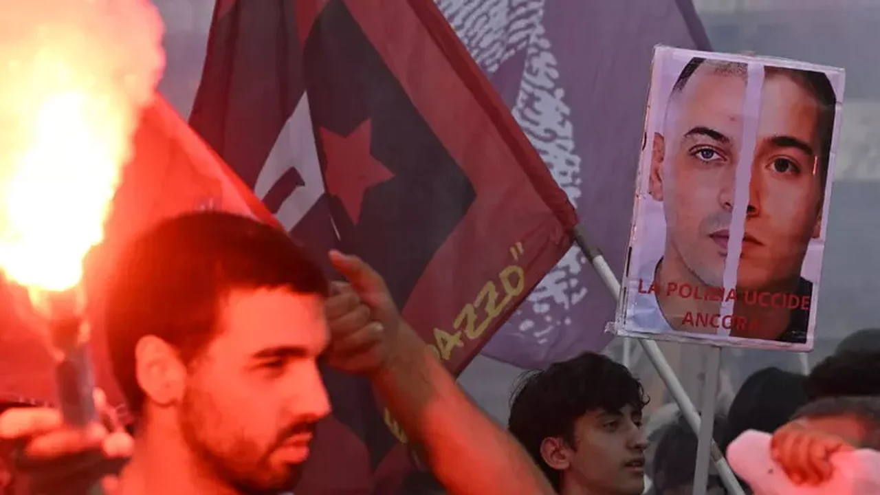 Morte de imigrante em abordagem policial divide política na Itália